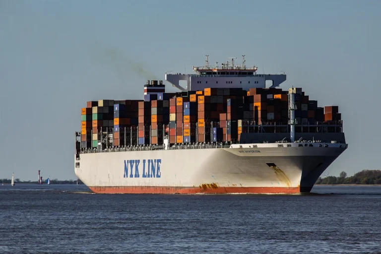 Jasa SEO Export Import Indonesia: Dominasi Pasar Global 1 Cargo Ship Shipping Container