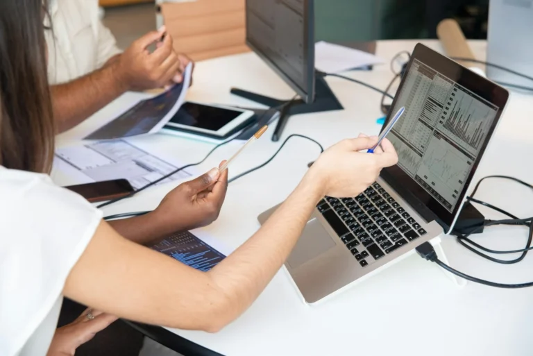 Strategi Komputasi Awan untuk Bisnis Modern 2 Cloud Computing Strategy For Business