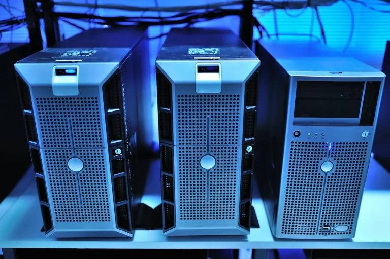 Dasar-Dasar SEO untuk Bisnis: Strategi Pertumbuhan Digital 1 Computer Server Data Center