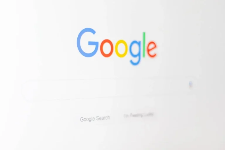 Kapan Waktu Terbaik Sewa Jasa Website? Cek Tandanya di Sini! 1 Customer Search Smartphone Google Search