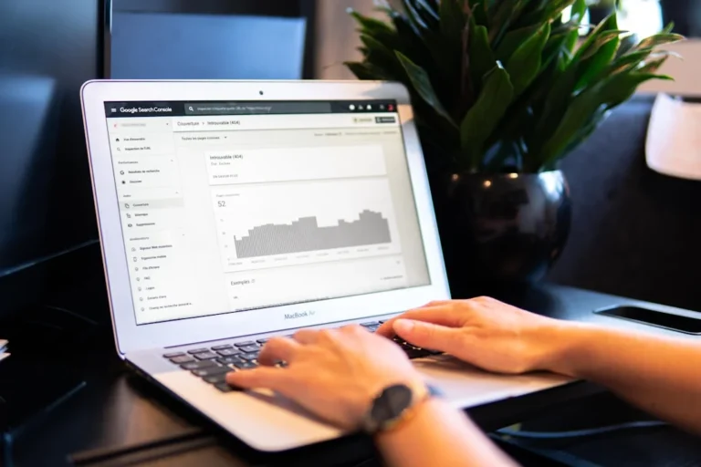 Bagaimana Jasa SEO Optimasi Landing Page Untuk Konversi 1 Keyword Research Laptop Data Analysis