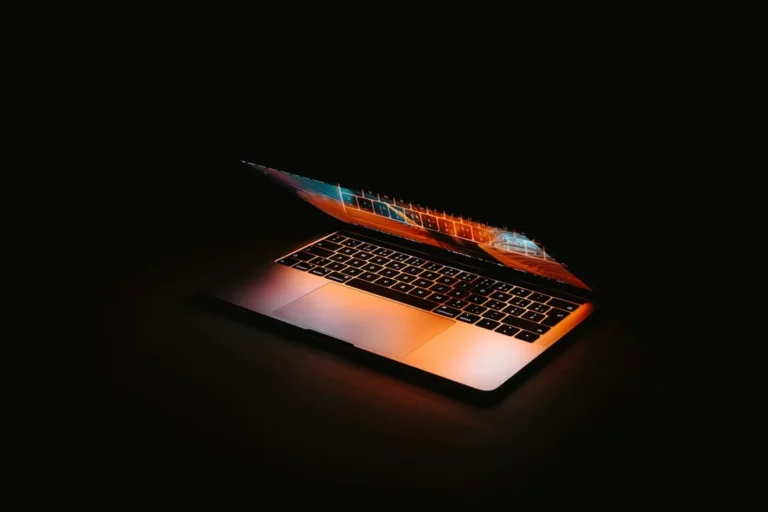 Jasa SEO Guest Post Berkualitas: Tingkatkan Otoritas Website 1 Laptop Search Engine
