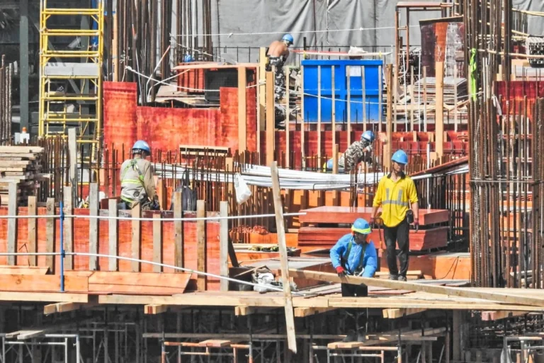 Jasa SEO Kontraktor Bangunan dan Renovasi: Banjir Proyek 1 Mengapa Bisnis Konstruksi Wajib Punya SEO Spesialis