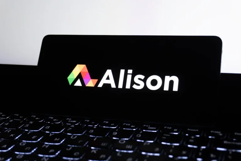 Apakah Ada Jasa Website untuk LMS? Solusi E-Learning Terbaik 1 Online Learning Laptop Computer