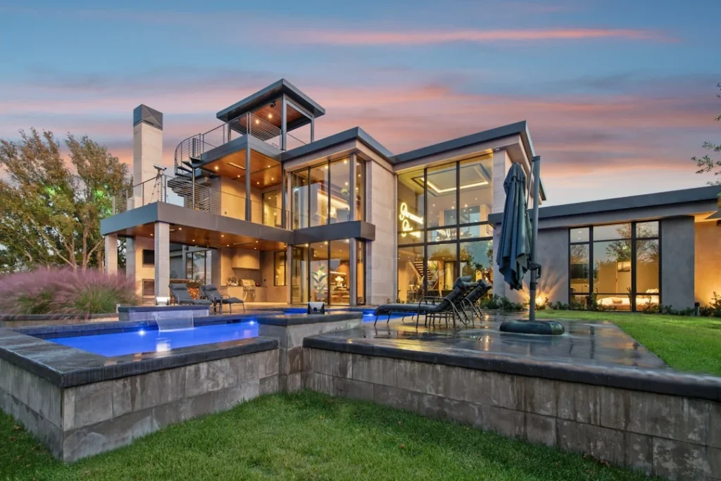 Real Estate Agent Luxury House