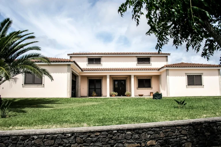 Jasa Pembuatan Website Properti Profesional & SEO Friendly 1 Real Estate Luxury House