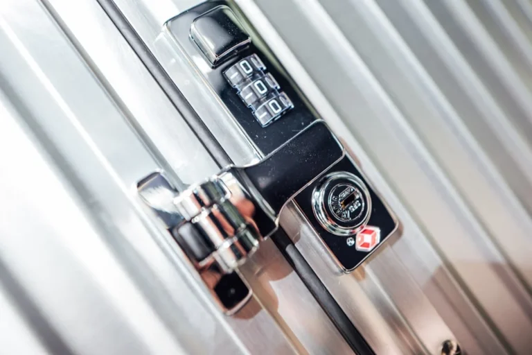 Kenapa Jasa Website Butuh SSL? Ini Alasan Pentingnya! 1 Server Rack Digital Lock