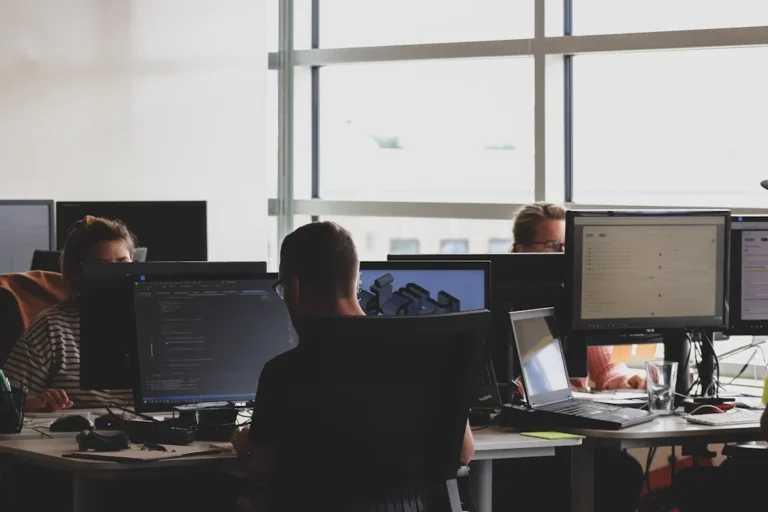 Jasa SEO untuk Startup: Strategi Scale Up Bisnis Digital 1 Startup Team Computer