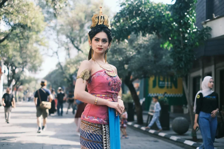 Tren Fashion UMKM Indonesia di Era Digital: Peluang & Strategi Sukses 2 Tren Fashion Umkm Indonesia Di Era Digital