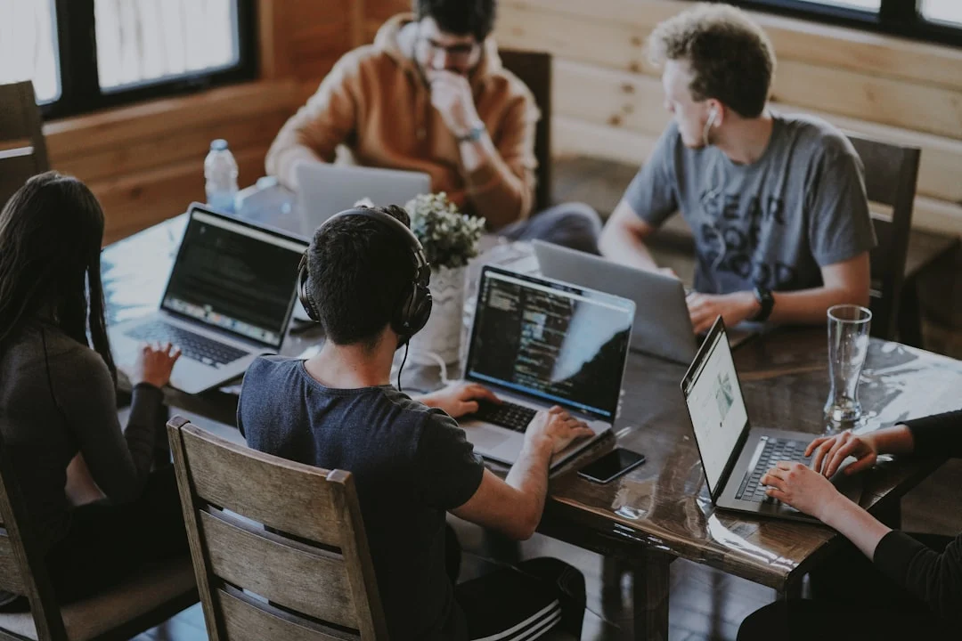Jasa Pembuatan Website Depok Terbaik & Profesional 3 Web Developer Teamwork