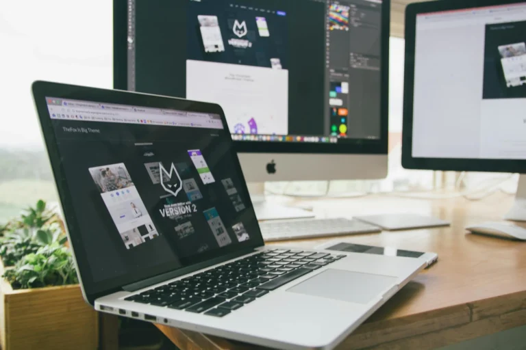 Jasa Pembuatan Website Arsitek Profesional & Elegan 2 Website Design Laptop Display